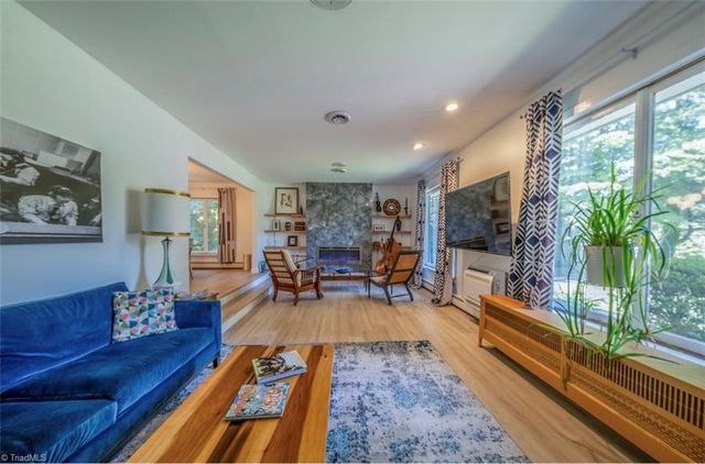 116 Maplewood Avenue, Thomasville, NC 27360
