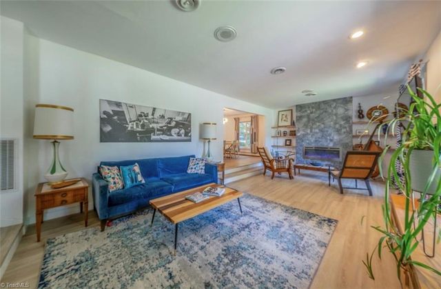 116 Maplewood Avenue, Thomasville, NC 27360