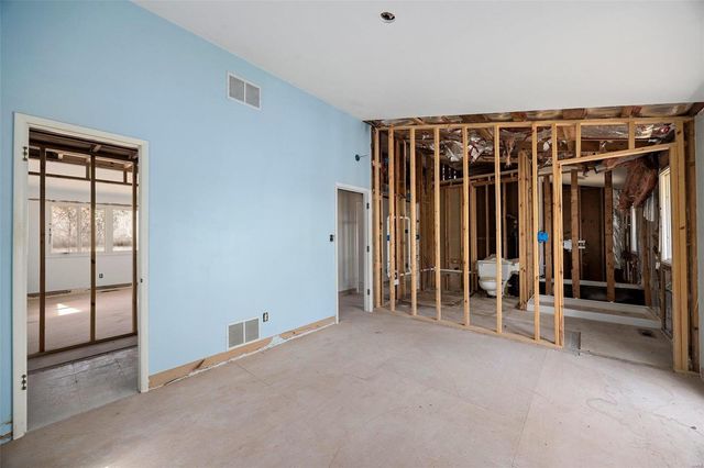 1400 Hudson Road, St Louis, MO 63135