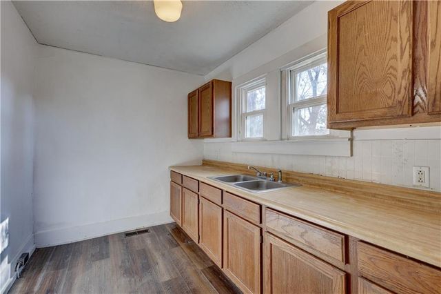 416 E Jackson Street, Pittsburg, KS 66762