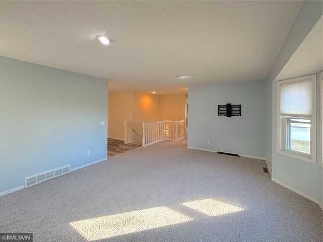 210 Knollwood Street W, Annandale, MN 55302