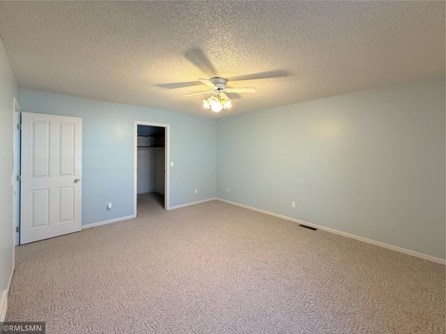 210 Knollwood Street W, Annandale, MN 55302