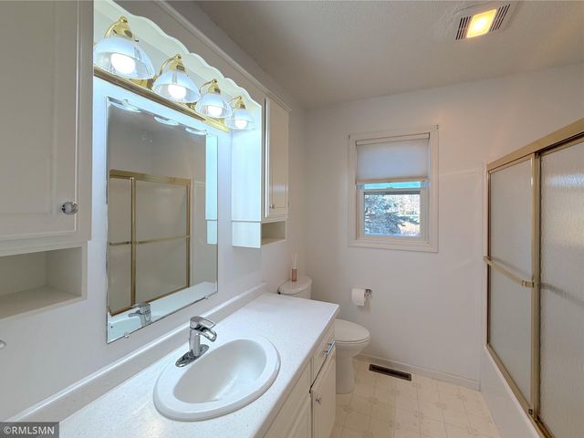 210 Knollwood Street W, Annandale, MN 55302