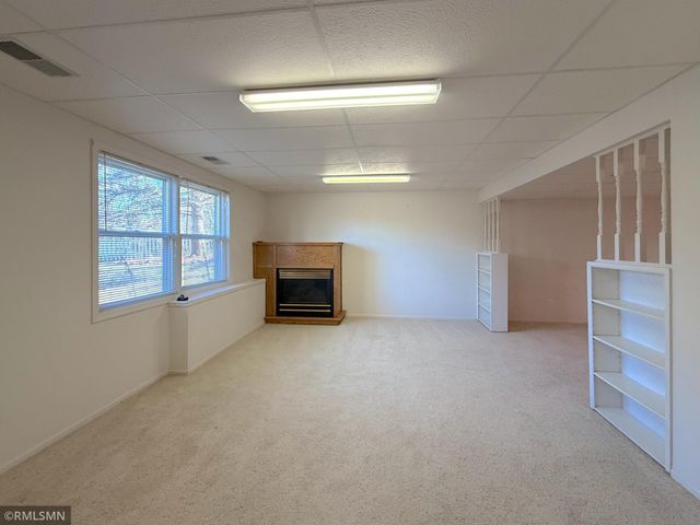 210 Knollwood Street W, Annandale, MN 55302