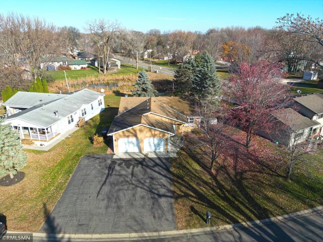 210 Knollwood Street W, Annandale, MN 55302