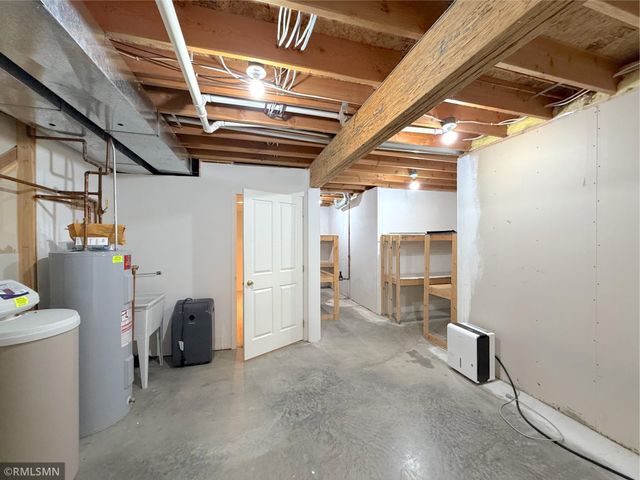 210 Knollwood Street W, Annandale, MN 55302