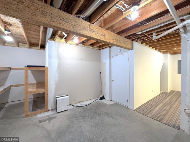 210 Knollwood Street W, Annandale, MN 55302