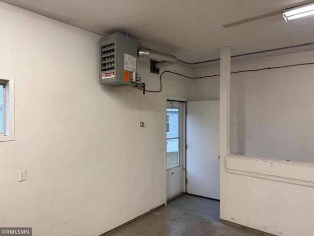 210 Knollwood Street W, Annandale, MN 55302