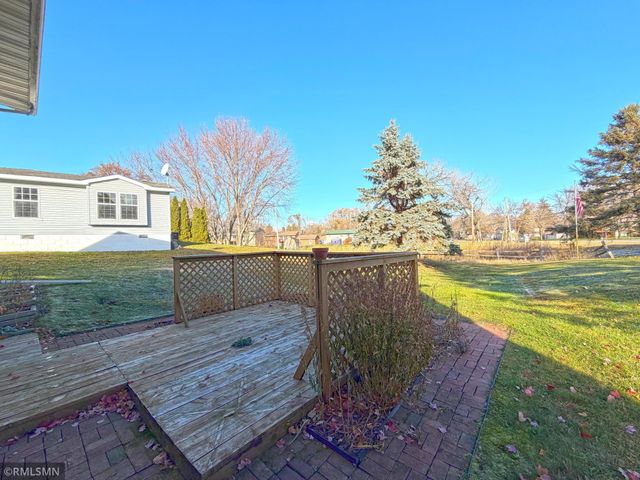 210 Knollwood Street W, Annandale, MN 55302