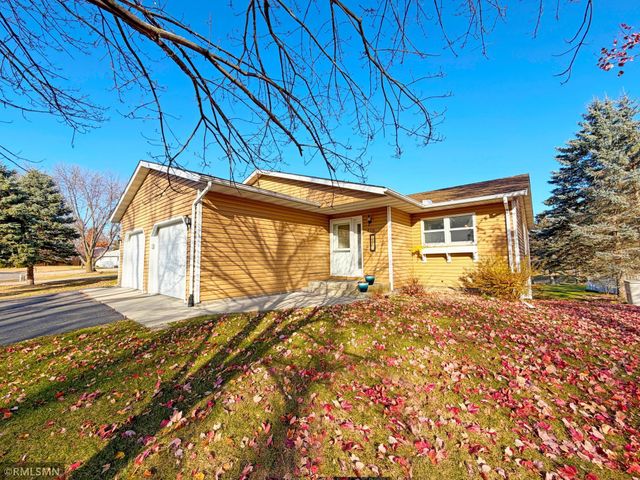 210 Knollwood Street W, Annandale, MN 55302