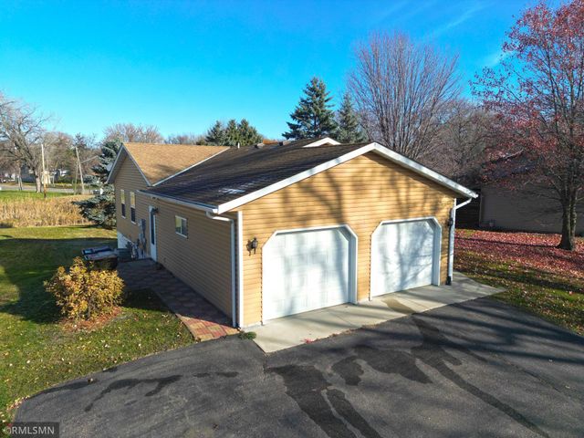210 Knollwood Street W, Annandale, MN 55302