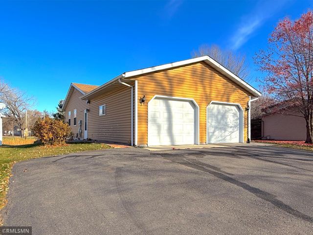 210 Knollwood Street W, Annandale, MN 55302