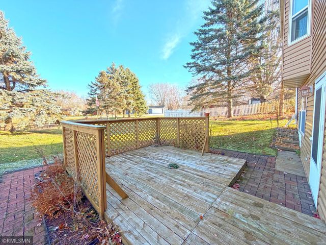 210 Knollwood Street W, Annandale, MN 55302