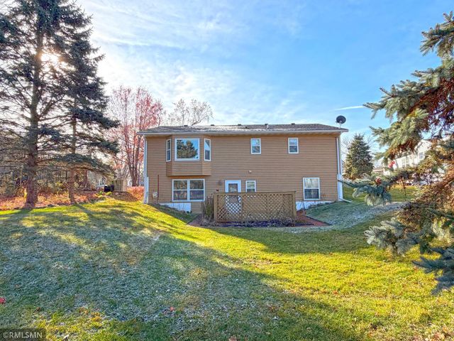210 Knollwood Street W, Annandale, MN 55302