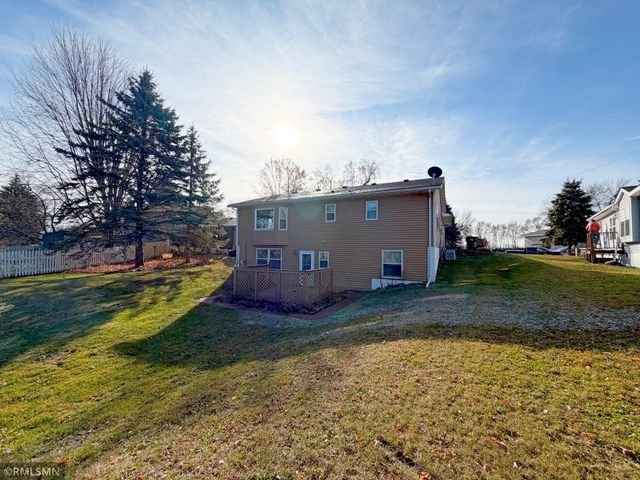 210 Knollwood Street W, Annandale, MN 55302