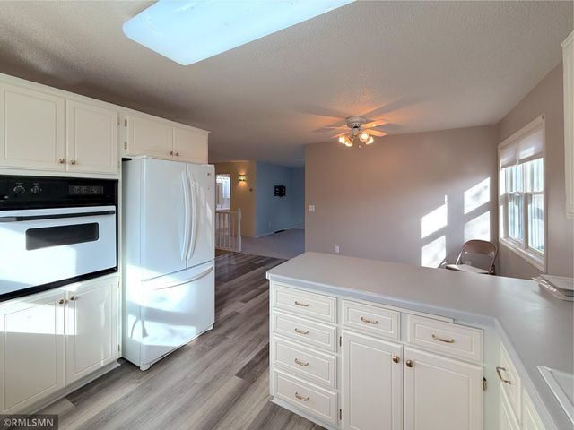 210 Knollwood Street W, Annandale, MN 55302