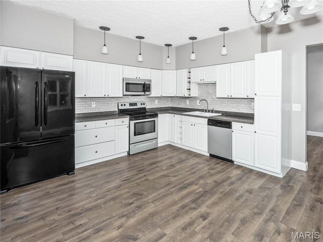 202 Willow Drive, Collinsville, IL 62234