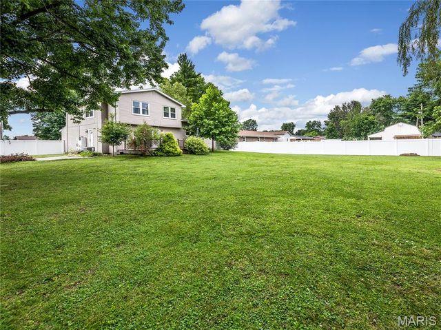 202 Willow Drive, Collinsville, IL 62234