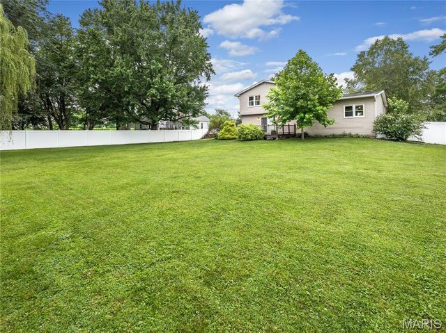 202 Willow Drive, Collinsville, IL 62234