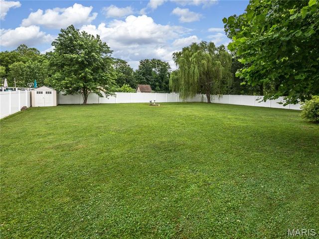 202 Willow Drive, Collinsville, IL 62234