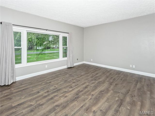 202 Willow Drive, Collinsville, IL 62234