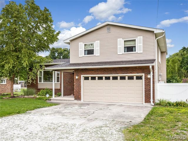 202 Willow Drive, Collinsville, IL 62234