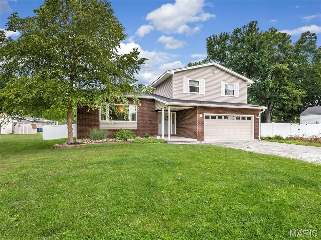 202 Willow Drive, Collinsville, IL 62234