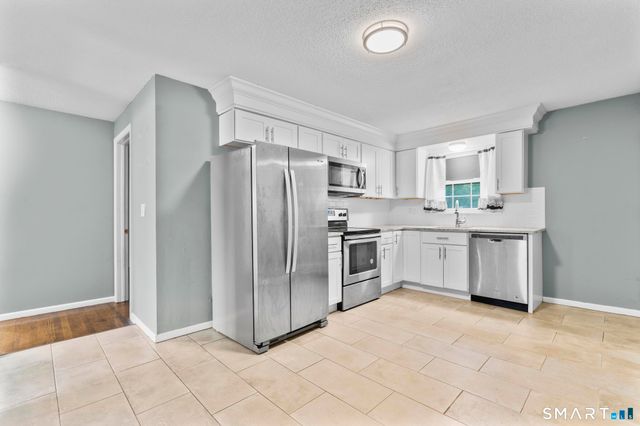 24 College Street 6, Clinton, CT 06413