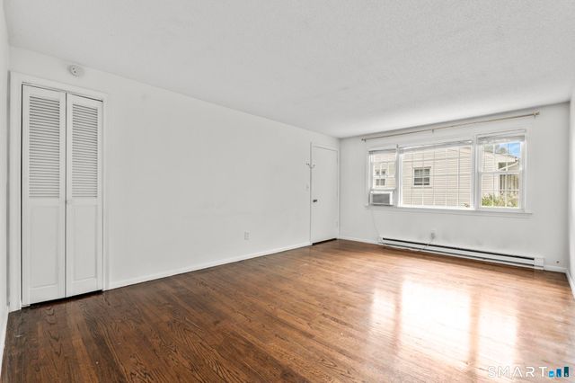 24 College Street 6, Clinton, CT 06413
