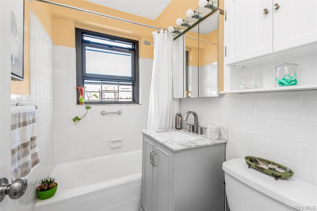 1020 Grand Concourse 11J, Bronx, NY 10451