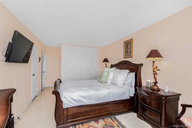 1020 Grand Concourse 11J, Bronx, NY 10451