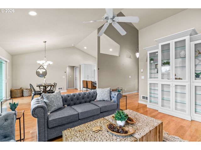 2222 PRIMROSE Ln, Florence, OR 97439