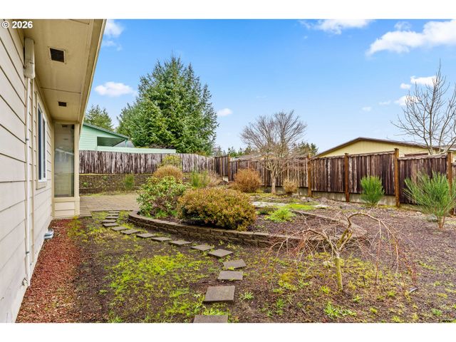 2222 PRIMROSE Ln, Florence, OR 97439