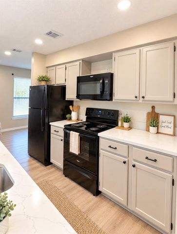 3900 Aspen Drive B201, Montgomery, TX 77356