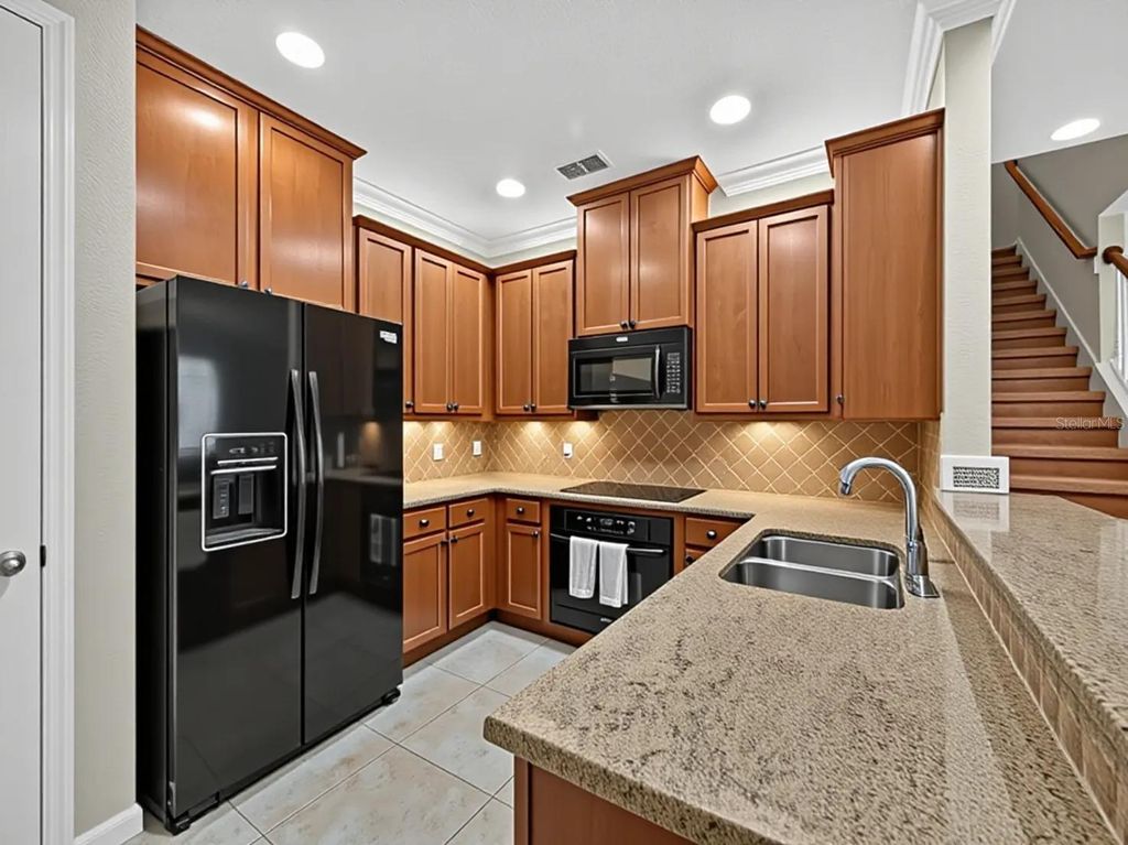 Image 11 of property listing at 8915 DELLA SCALA CIRCLE, Orlando, FL 32836