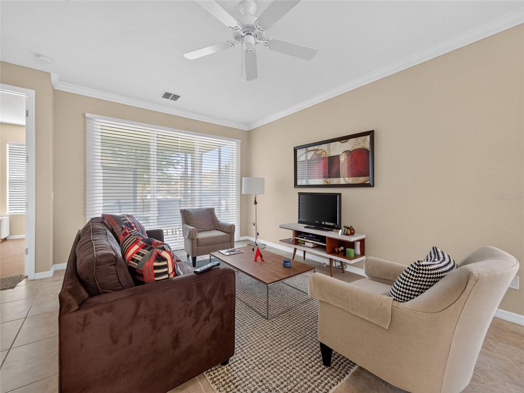 Image 13 of property listing at 8915 DELLA SCALA CIRCLE, Orlando, FL 32836