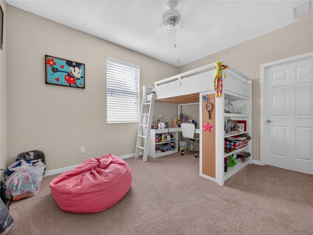 Image 15 of property listing at 8915 DELLA SCALA CIRCLE, Orlando, FL 32836