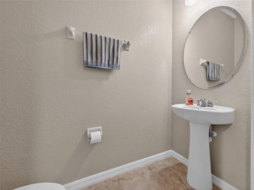 Image 20 of property listing at 8915 DELLA SCALA CIRCLE, Orlando, FL 32836
