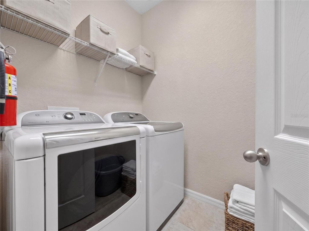 Image 22 of property listing at 8915 DELLA SCALA CIRCLE, Orlando, FL 32836