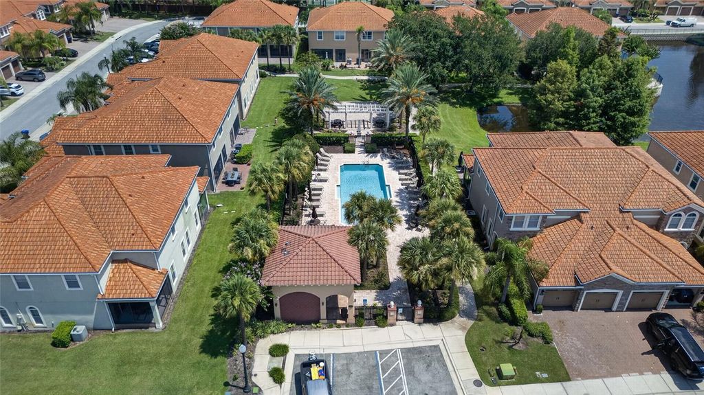 Image 24 of property listing at 8915 DELLA SCALA CIRCLE, Orlando, FL 32836