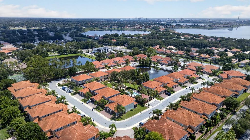 Image 25 of property listing at 8915 DELLA SCALA CIRCLE, Orlando, FL 32836