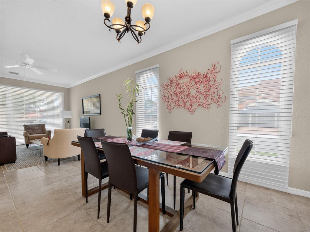 Image 5 of property listing at 8915 DELLA SCALA CIRCLE, Orlando, FL 32836