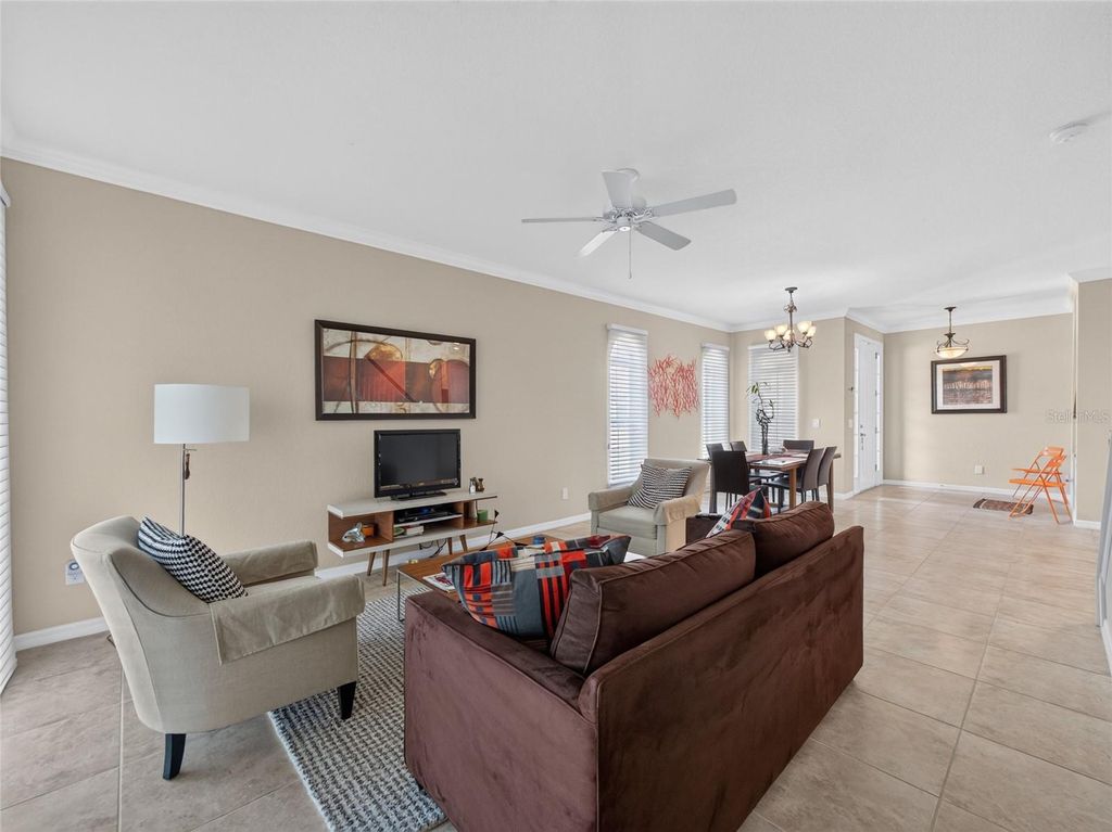 Image 7 of property listing at 8915 DELLA SCALA CIRCLE, Orlando, FL 32836