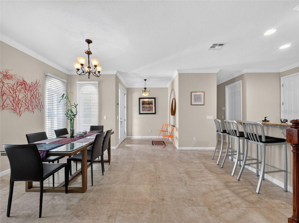 Image 8 of property listing at 8915 DELLA SCALA CIRCLE, Orlando, FL 32836