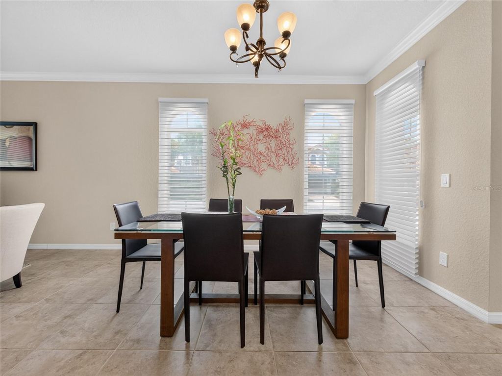 Image 10 of property listing at 8915 DELLA SCALA CIRCLE, Orlando, FL 32836