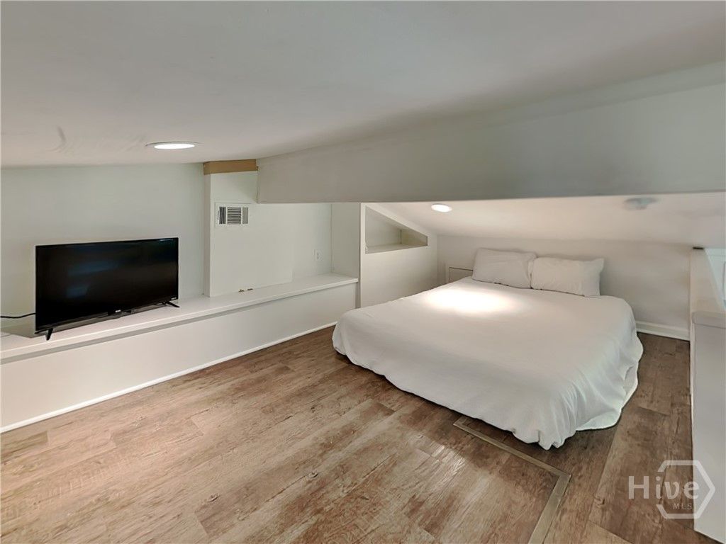 Image 12 of property listing at 129 Lewis Avenue, Tybee Island, GA 31328