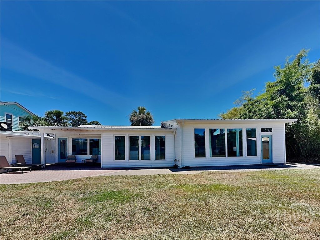 Image 3 of property listing at 129 Lewis Avenue, Tybee Island, GA 31328