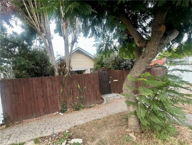 611 Sunset Avenue, Venice, CA 90291