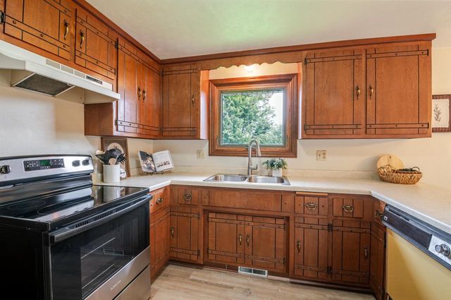 553 DELWICHE ROAD, Green Bay, WI 54302