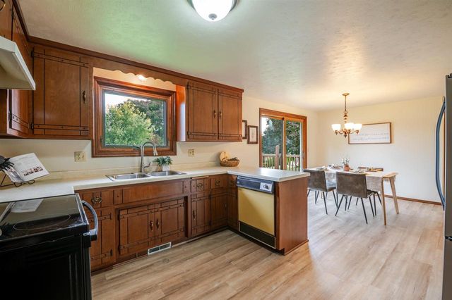 553 DELWICHE ROAD, Green Bay, WI 54302